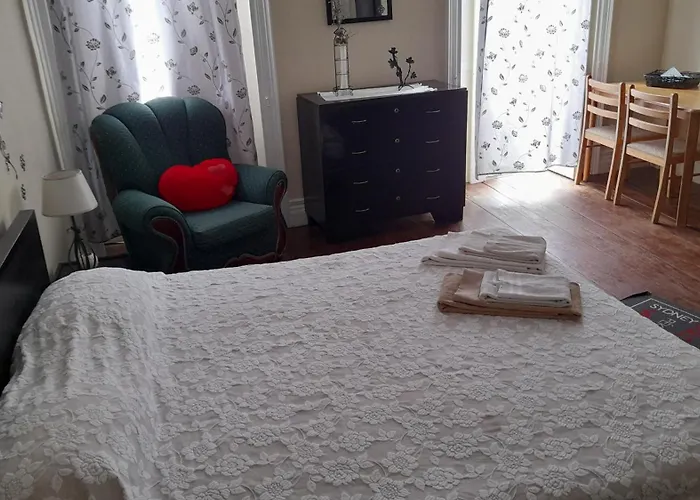 ホームステイ Mary's Place ポンタ・デルガダ